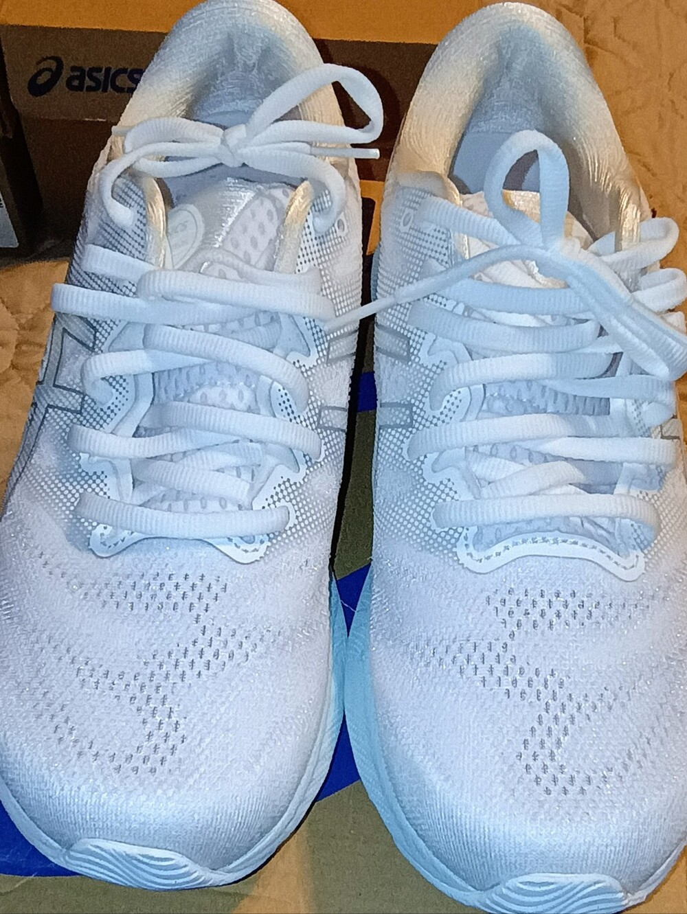 Asics WOMEN'S Gel-Nimbus 23 Women's Sz 9.5 White and Silver Running Shoes - Picture 3 of 7